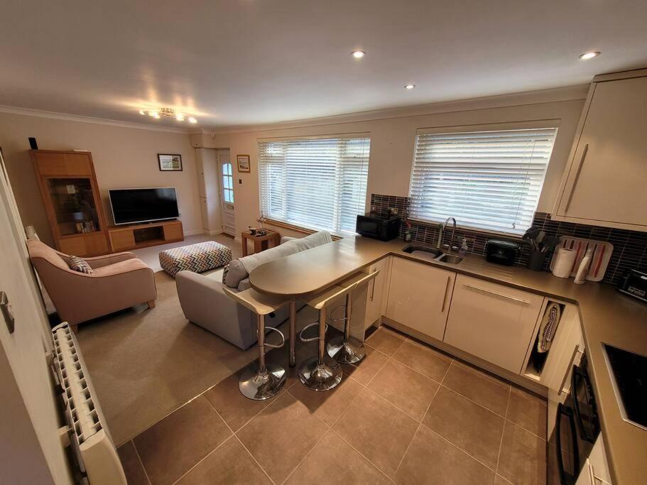 Bungalow A Few Minutes From The Sea. The Mumbles Exterior photo